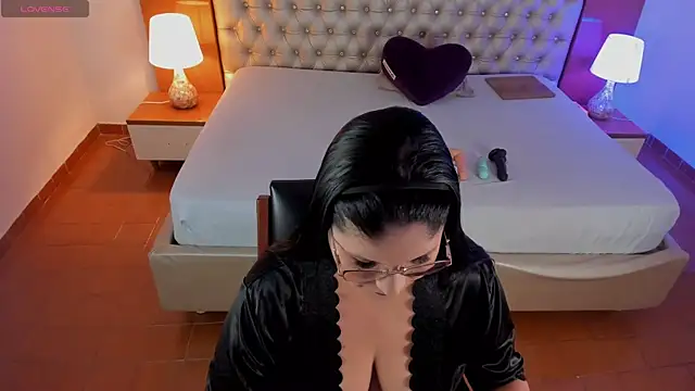 AlinaMilf online show from December 17, 2025, 7:30 pm