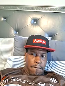 Snapshot of yourboy501withthebig1 chatting on July 22, 2026, 4:53 pm yourboy501withthebig1 online show from July 22, 2026, 4:53 pm