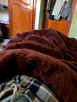 yassssst online show from December 4, 2025, 3:44 pm