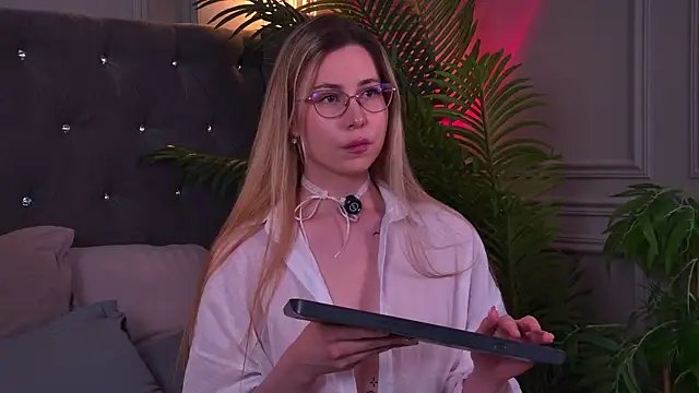 Snapshot of -SaraBlack- chatting on July 17, 2026, 4:26 pm -SaraBlack- online show from July 17, 2026, 4:26 pm