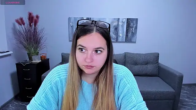 Maria Bond online show from December 1, 2025, 6:36 am