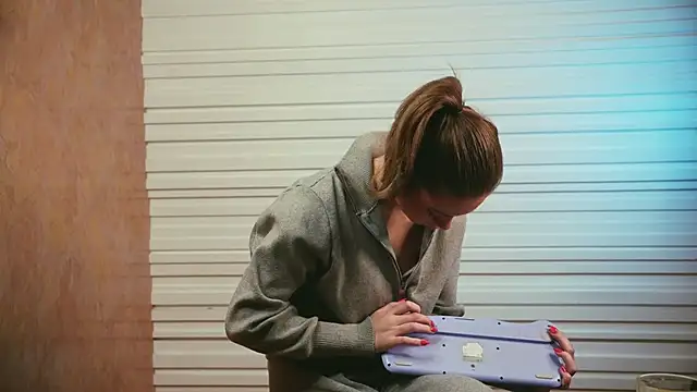 Snapshot of CrystleScozzafava chatting on November 21, 2025, 6:07 pm CrystleScozzafava online show from November 21, 2025, 6:07 pm