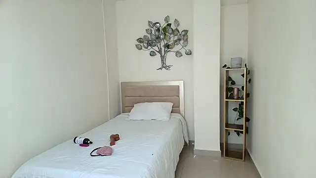 Sienna harrington online show from November 22, 2025, 8:29 pm