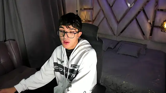 Snapshot of sayronvg chatting on November 24, 2025, 11:43 am sayronvg online show from November 24, 2025, 11:43 am