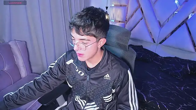 Snapshot of sayronvg chatting on November 21, 2025, 11:42 am sayronvg online show from November 21, 2025, 11:42 am