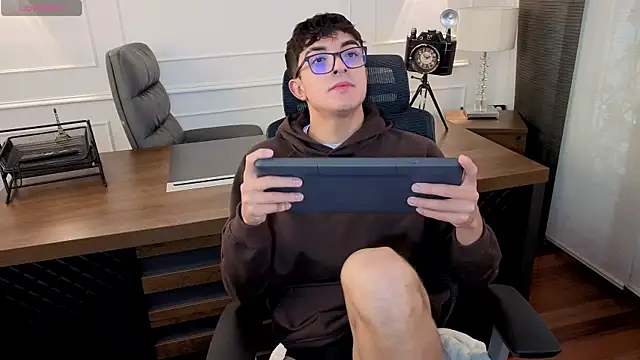 Snapshot of sayronvg chatting on November 18, 2025, 12:08 pm sayronvg online show from November 18, 2025, 12:08 pm