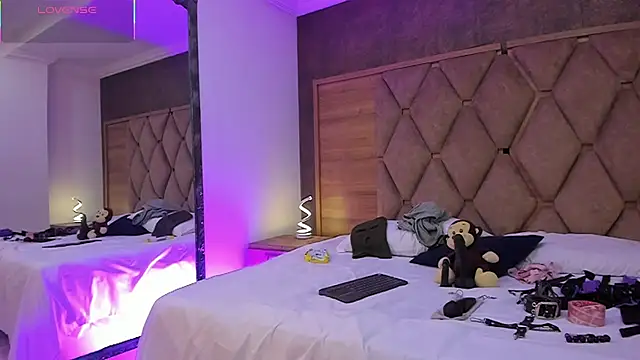 VictoriaSaenz1  online show from November 28, 2025, 4:56 am