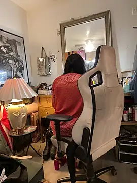 Snapshot of Motherbigbus chatting on December 18, 2025, 1:33 am Motherbigbus online show from December 18, 2025, 1:33 am