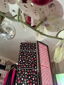 Motherbigbus online show from March 22, 2026, 11:17 pm