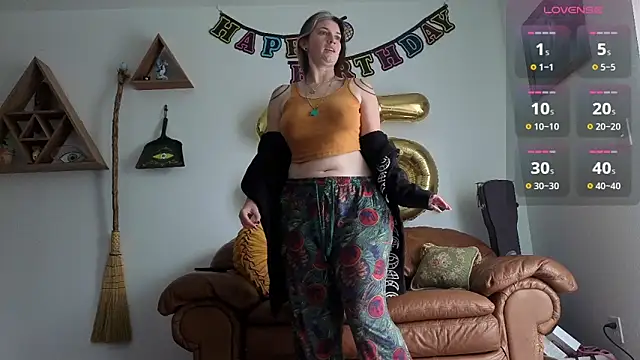 bruisedblossoms online show from February 12, 2026, 8:41 pm