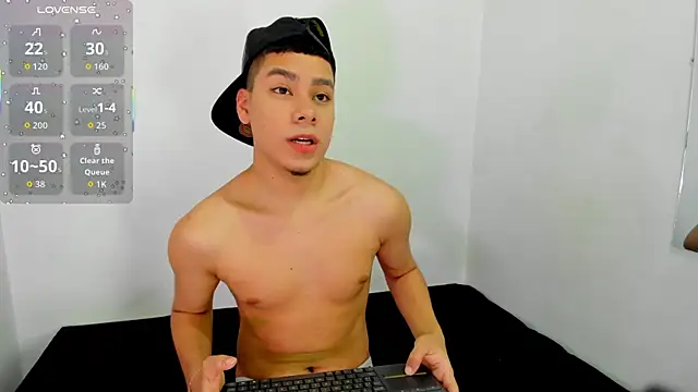 Snapshot of Lucastorrez01 chatting on April 24, 2026, 11:07 pm Lucastorrez01 online show from April 24, 2026, 11:07 pm