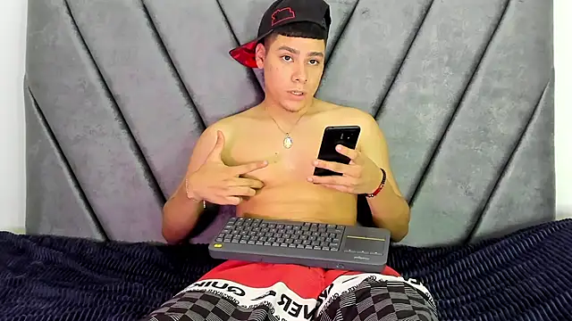 Snapshot of Lucastorrez01 chatting on July 9, 2026, 12:00 am Lucastorrez01 online show from July 9, 2026, 12:00 am