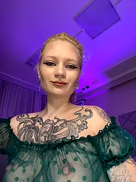 Snapshot of TeaseKitten chatting on December 1, 2025, 1:12 pm TeaseKitten online show from December 1, 2025, 1:12 pm