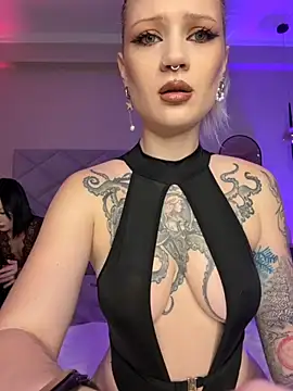 Snapshot of TeaseKitten chatting on November 21, 2025, 1:43 pm TeaseKitten online show from November 21, 2025, 1:43 pm