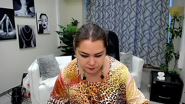 Susanna S online show from November 17, 2025, 4:49 am