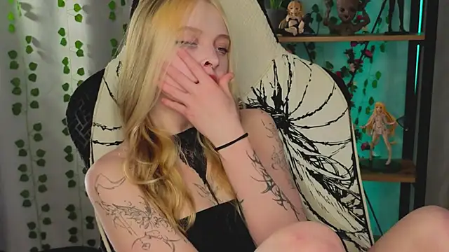 ElvenQueen online show from February 28, 2026, 3:33 pm