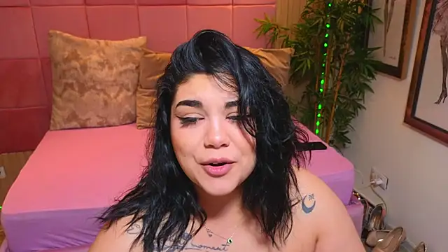 SpicyCarlaXX online show from March 28, 2026, 9:27 pm