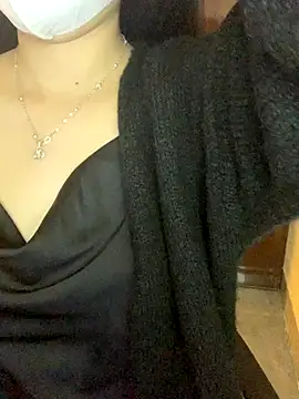 Snapshot of Hanni_22 chatting on November 24, 2025, 8:03 am Hanni 22 online show from November 24, 2025, 8:03 am