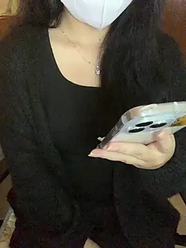 Snapshot of Hanni_22 chatting on November 26, 2025, 4:18 pm Hanni 22 online show from November 26, 2025, 4:18 pm