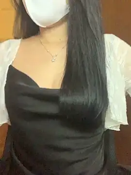 Snapshot of Hanni_22 chatting on November 23, 2025, 2:38 pm Hanni 22 online show from November 23, 2025, 2:38 pm