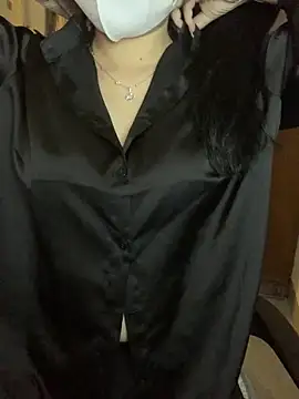 Snapshot of Hanni_22 chatting on December 1, 2025, 12:28 pm Hanni 22 online show from December 1, 2025, 12:28 pm