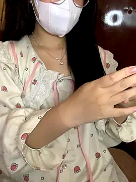 Snapshot of Hanni_22 chatting on November 27, 2025, 4:18 pm Hanni 22 online show from November 27, 2025, 4:18 pm