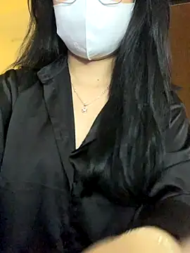 Snapshot of Hanni_22 chatting on November 19, 2025, 8:47 am Hanni 22 online show from November 19, 2025, 8:47 am