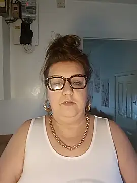 Snapshot of Nova-WiseX chatting on December 17, 2025, 9:25 am Nova-WiseX online show from December 17, 2025, 9:25 am