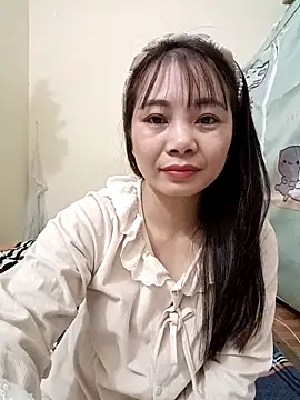 Moon-night222 online show from January 5, 2026, 5:27 pm