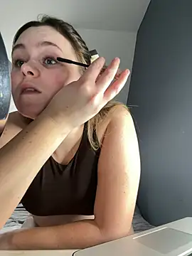 Blonde Bunny online show from February 3, 2026, 1:27 pm