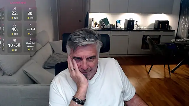 Buidapest online show from March 21, 2026, 10:13 pm