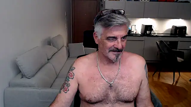 Buidapest online show from March 4, 2026, 1:13 am