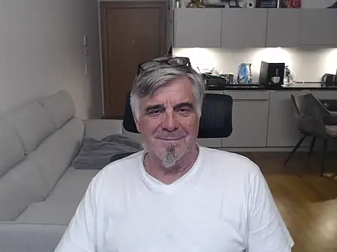 Buidapest online show from April 13, 2026, 1:53 am