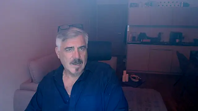 Buidapest online show from December 18, 2025, 9:40 pm