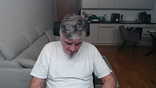 Buidapest online show from April 1, 2026, 1:51 am