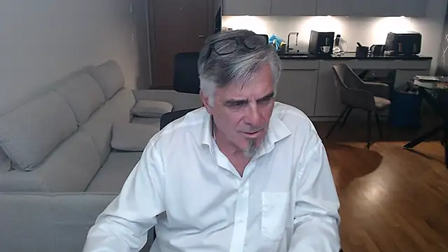 Buidapest online show from April 5, 2026, 3:02 am