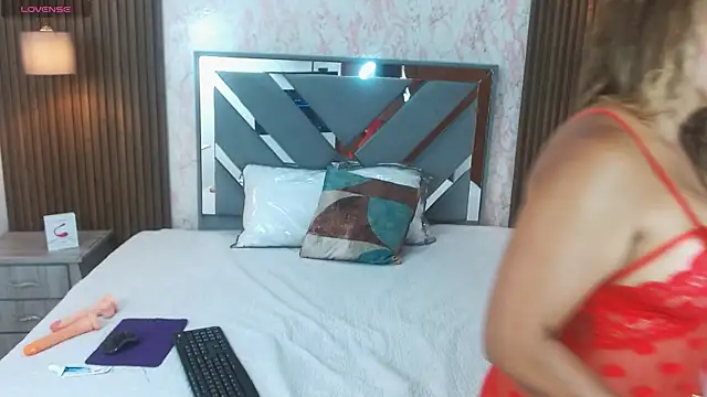 Snapshot of Lorna_queen chatting on November 19, 2025, 11:32 am Lorna queen online show from November 19, 2025, 11:32 am