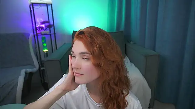 foxy cute4you online show from April 12, 2026, 6:33 pm