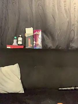 Snapshot of Dannii- chatting on February 17, 2026, 1:03 am Dannii- online show from February 17, 2026, 1:03 am