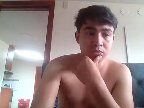 augustboyy online show from November 17, 2025, 2:43 pm