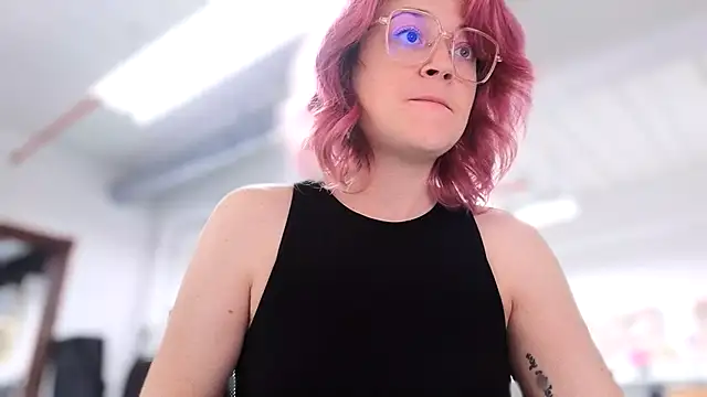 winestaindlips online show from November 25, 2025, 7:25 pm