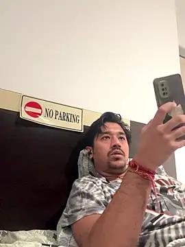 Jhonneeey online show from November 19, 2025, 4:29 pm