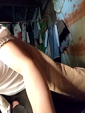 Snapshot of Lee-Thee chatting on November 18, 2025, 11:48 pm Lee-Thee online show from November 18, 2025, 11:48 pm