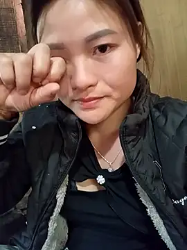 Snapshot of Lee-Thee chatting on November 26, 2025, 2:44 am Lee-Thee online show from November 26, 2025, 2:44 am