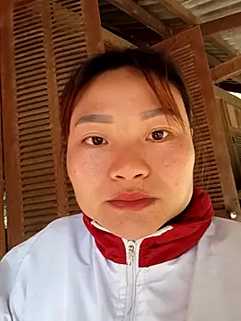 Snapshot of Lee-Thee chatting on November 23, 2025, 1:37 am Lee-Thee online show from November 23, 2025, 1:37 am