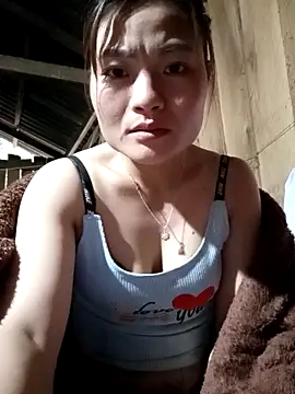 Snapshot of Lee-Thee chatting on November 18, 2025, 12:04 am Lee-Thee online show from November 18, 2025, 12:04 am