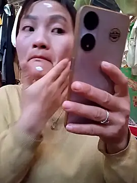 Snapshot of Lee-Thee chatting on November 30, 2025, 3:40 am Lee-Thee online show from November 30, 2025, 3:40 am