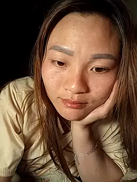 Snapshot of Lee-Thee chatting on November 24, 2025, 12:27 pm Lee-Thee online show from November 24, 2025, 12:27 pm