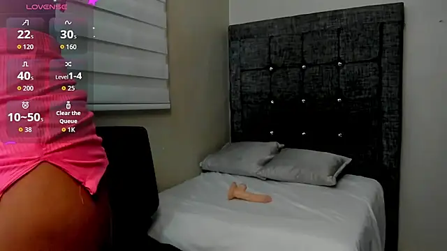 Snapshot of MIssZhoe chatting on November 25, 2025, 12:38 pm MIssZhoe online show from November 25, 2025, 12:38 pm