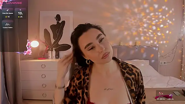 Lia May online show from December 1, 2025, 2:34 am